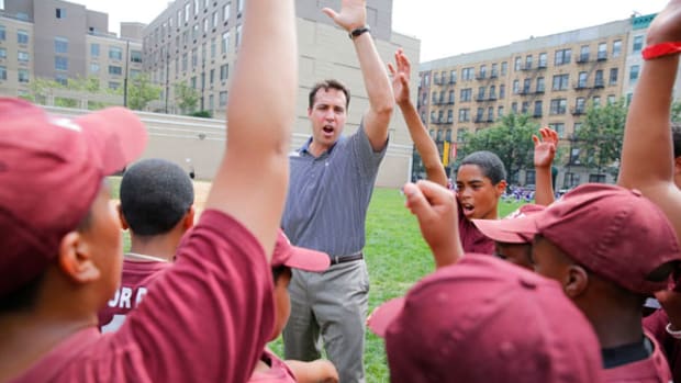 Bronx Bomber Mark Teixeira Helps Kids in Harlem